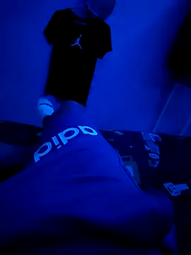 Snapshot of B4ldo25 chatting on 11/22/25, 01:04 B4ldo25 online show from 11/22/25, 01:04