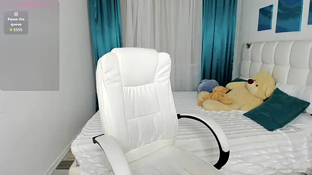 Snapshot of Angelie__Eyes chatting on 11/26/25, 12:39 Angelie Eyes online show from 11/26/25, 12:39