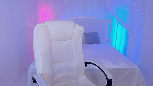 Snapshot of Angelie__Eyes chatting on 12/02/25, 03:40 Angelie Eyes online show from 12/02/25, 03:40