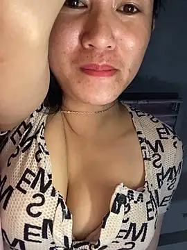 TranOanh999 online show from 10/16/25, 10:38