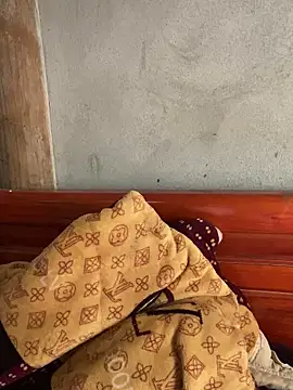 TranOanh999 online show from 10/28/25, 07:34