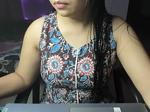 Snapshot of Divya68 chatting on 10/23/25, 05:44 Divya68 online show from 10/23/25, 05:44