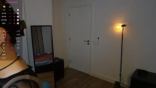 Snapshot of NeonyMuse chatting on 11/16/25, 10:10 NeonyMuse online show from 11/16/25, 10:10