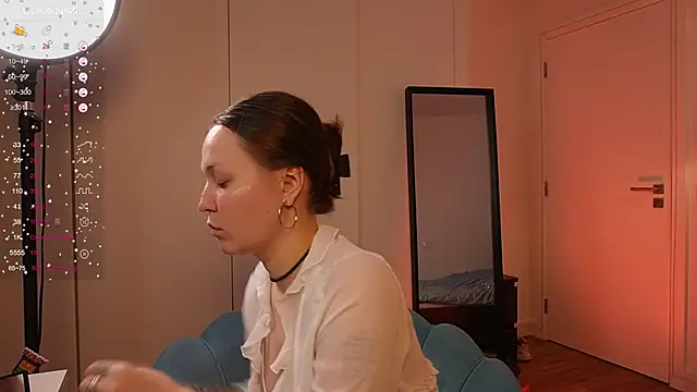 Snapshot of NeonyMuse chatting on 12/14/25, 01:16 NeonyMuse online show from 12/14/25, 01:16