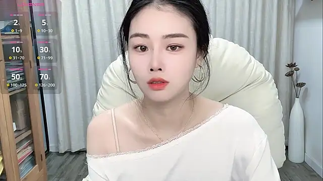 Snapshot of XFDLL-BAOBEI chatting on 10/17/25, 01:31 XFDLL-BAOBEI online show from 10/17/25, 01:31