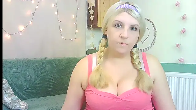 Snapshot of NikiLeex27 chatting on 10/14/25, 06:36 NikiLeex27 online show from 10/14/25, 06:36