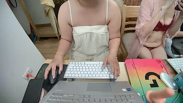 Hanna Mina online show from 10/21/25, 02:12