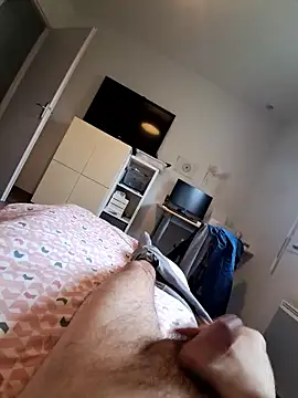 Snapshot of nico33000a chatting on 12/15/25, 09:35 nico33000a online show from 12/15/25, 09:35