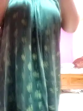 ITZ YUVIKA online show from 11/21/25, 11:20