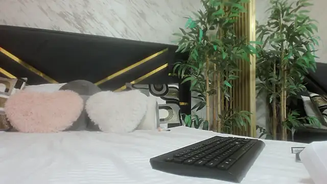 Snapshot of amara_seli chatting on 11/12/25, 07:46 amara seli online show from 11/12/25, 07:46