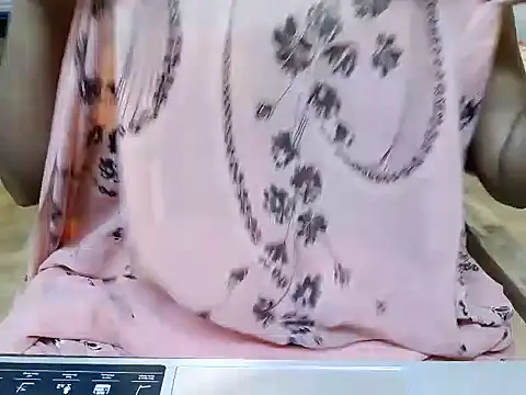 Snapshot of shalu_02 chatting on 11/01/25, 04:31 shalu 02 online show from 11/01/25, 04:31