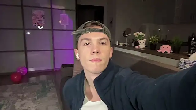 Snapshot of Jeremy1Scott chatting on 11/25/25, 03:28 Jeremy1Scott online show from 11/25/25, 03:28