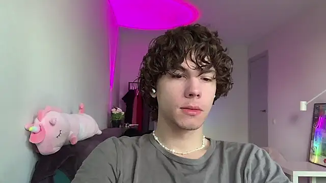 Jeremy1Scott online show from 06/08/26, 05:41