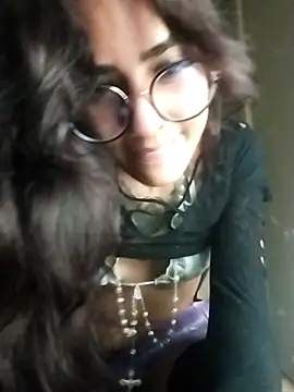 Snapshot of Reiha chatting on 10/23/25, 04:56 Reiha online show from 10/23/25, 04:56