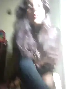 Snapshot of Reiha chatting on 10/25/25, 06:21 Reiha online show from 10/25/25, 06:21