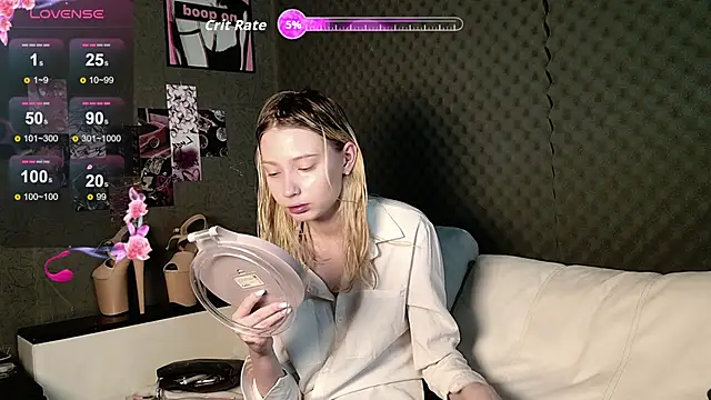 Snapshot of Fluffy_Cloude chatting on 05/05/26, 06:32 Fluffy Cloude online show from 05/05/26, 06:32