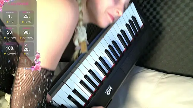 Fluffy Cloude online show from 07/28/26, 04:39