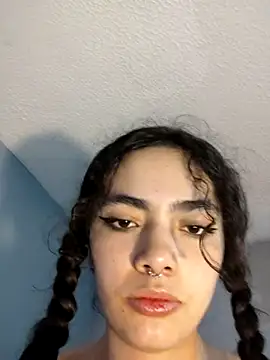 Sofia Rodriguez8 online show from 10/17/25, 09:23