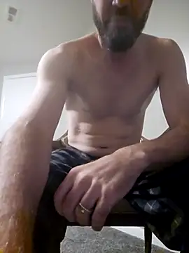 Snapshot of LudaX1 chatting on 10/31/25, 12:28 LudaX1 online show from 10/31/25, 12:28