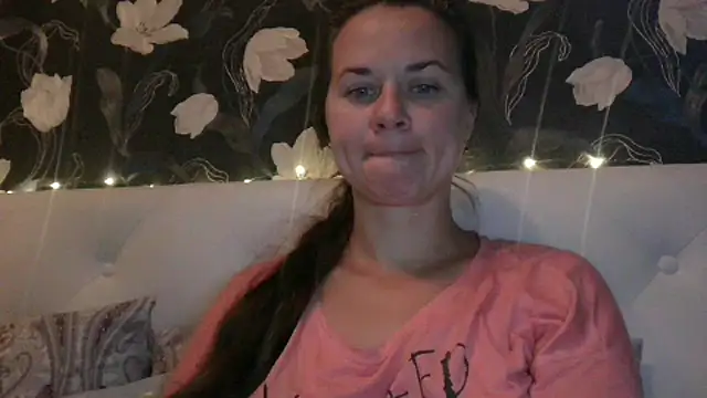 GiaaCaranggi online show from 10/15/25, 06:41