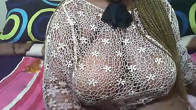 Snapshot of LICIOUSEBOOBSXX chatting on 11/21/25, 06:56 LICIOUSEBOOBSXX online show from 11/21/25, 06:56