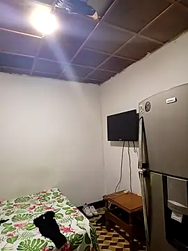 Snapshot of lacrespa24 chatting on 10/25/25, 09:20 lacrespa24 online show from 10/25/25, 09:20