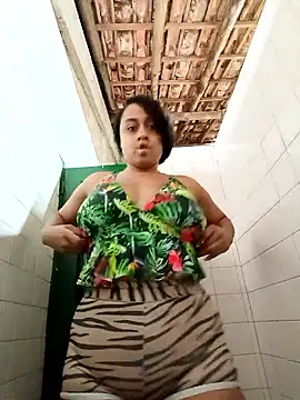 Snapshot of lacrespa24 chatting on 11/11/25, 02:28 lacrespa24 online show from 11/11/25, 02:28