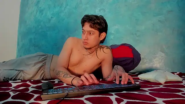 Snapshot of Sky_Wild chatting on 12/16/25, 02:38 Sky Wild online show from 12/16/25, 02:38