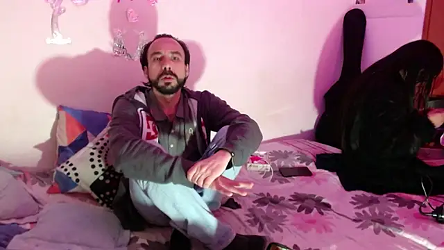 Snapshot of Isis_Robert chatting on 10/19/25, 02:12 Isis Robert online show from 10/19/25, 02:12