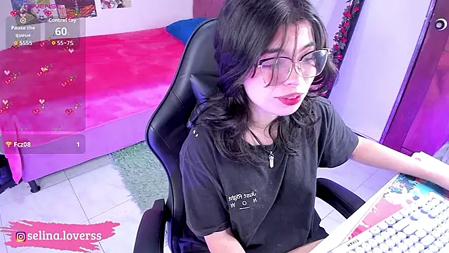Snapshot of selina_lovers_ chatting on 03/20/26, 04:06 selina lovers online show from 03/20/26, 04:06