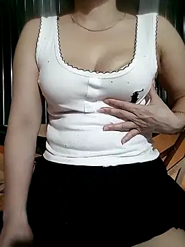 Snapshot of LalayCii chatting on 10/15/25, 12:55 LalayCii online show from 10/15/25, 12:55