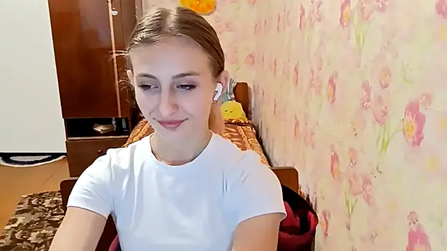 Snapshot of AmeliLia chatting on 10/16/25, 02:07 AmeliLia online show from 10/16/25, 02:07