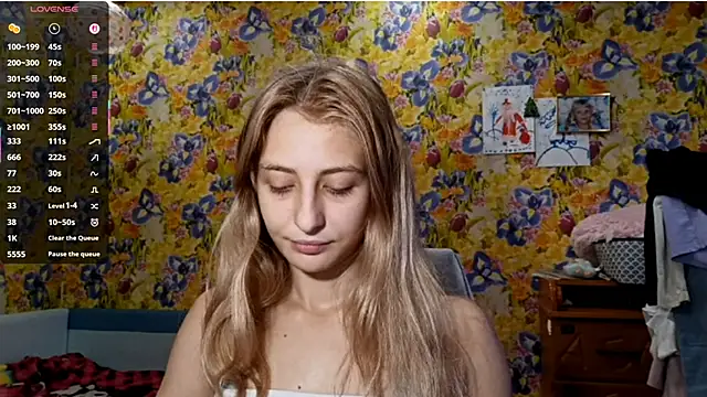 Snapshot of AmeliLia chatting on 10/25/25, 11:07 AmeliLia online show from 10/25/25, 11:07