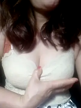 Snapshot of YiyinLy chatting on 02/22/26, 09:35 YiyinLy online show from 02/22/26, 09:35