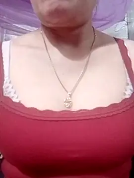 Snapshot of YiyinLy chatting on 02/25/26, 11:42 YiyinLy online show from 02/25/26, 11:42