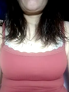 Snapshot of YiyinLy chatting on 03/01/26, 01:24 YiyinLy online show from 03/01/26, 01:24