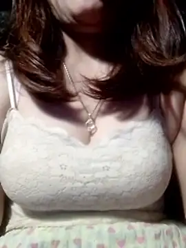 Snapshot of YiyinLy chatting on 03/05/26, 10:50 YiyinLy online show from 03/05/26, 10:50