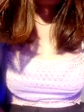 Snapshot of YiyinLy chatting on 03/13/26, 11:00 YiyinLy online show from 03/13/26, 11:00