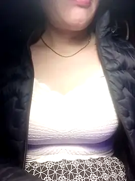 Snapshot of YiyinLy chatting on 03/15/26, 08:59 YiyinLy online show from 03/15/26, 08:59