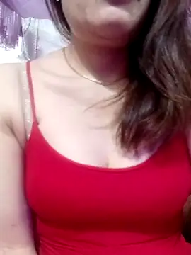 Snapshot of YiyinLy chatting on 03/21/26, 01:10 YiyinLy online show from 03/21/26, 01:10