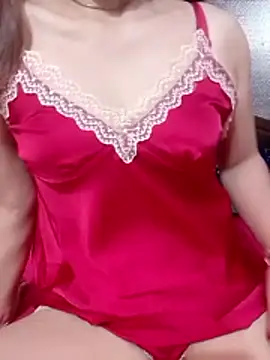 Snapshot of YiyinLy chatting on 06/17/26, 01:52 YiyinLy online show from 06/17/26, 01:52