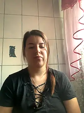Snapshot of MiraCastellon chatting on 10/25/25, 12:13 MiraCastellon online show from 10/25/25, 12:13