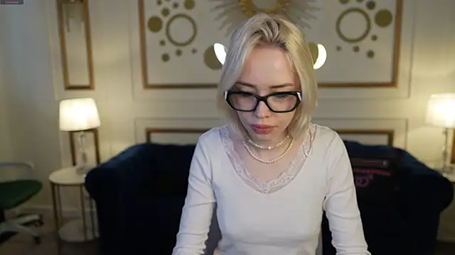 Snapshot of Jessica_start chatting on 11/24/25, 11:32 Jessica start online show from 11/24/25, 11:32