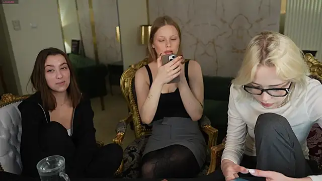 Snapshot of Jessica_start chatting on 11/25/25, 11:32 Jessica start online show from 11/25/25, 11:32