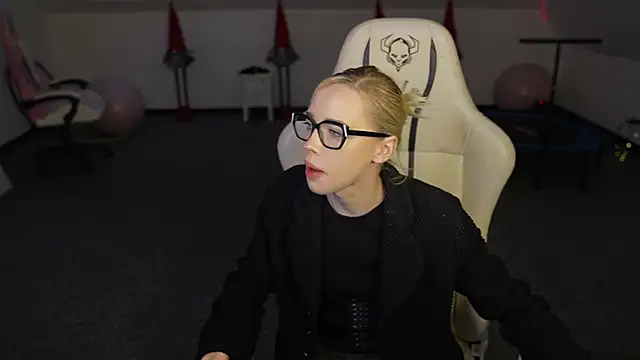 Snapshot of Jessica_start chatting on 12/15/25, 11:14 Jessica start online show from 12/15/25, 11:14