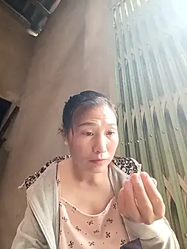 Snapshot of Meo_x chatting on 10/20/25, 02:23 Meo x online show from 10/20/25, 02:23