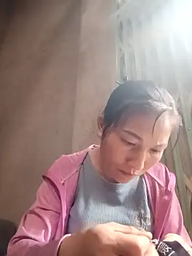 Snapshot of Meo_x chatting on 10/24/25, 01:24 Meo x online show from 10/24/25, 01:24