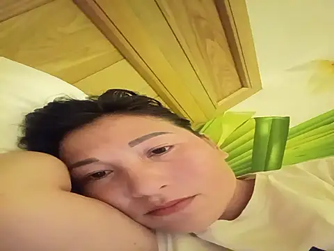 Snapshot of Meo_x chatting on 10/28/25, 08:11 Meo x online show from 10/28/25, 08:11