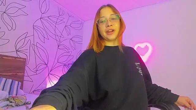 Snapshot of merida_06 chatting on 10/28/25, 03:43 merida 06 online show from 10/28/25, 03:43