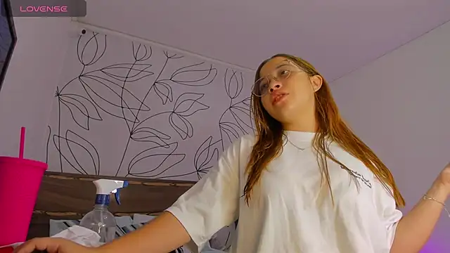 Snapshot of merida_06 chatting on 11/16/25, 07:52 merida 06 online show from 11/16/25, 07:52